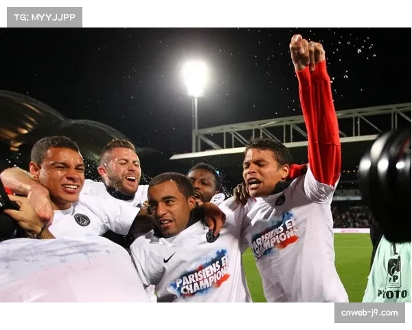 “里昂主场迎战巴黎圣日耳曼,波帅如何应对锋线人员危机?”